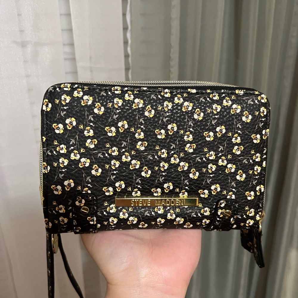 Steve Madden Floral Wristlet Wallet